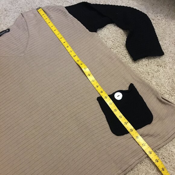 Lulu-B Beige and Black Cotton Ribbed Knit Sweater With Pocket - Picture 11 of 12